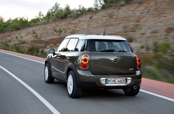 За цената на ремонта. Не мислете, че ако EP6 бучи и изпуска масло, но все още се движи, може да избегнете големите разходи. Това не работи с Mini: почти всеки малък ремонт може да бъде скъп. И като се има предвид, че ремонтите с времето често се превръщат не в процес, а в условие, можете да инвестирате в тази кола безкрайно.